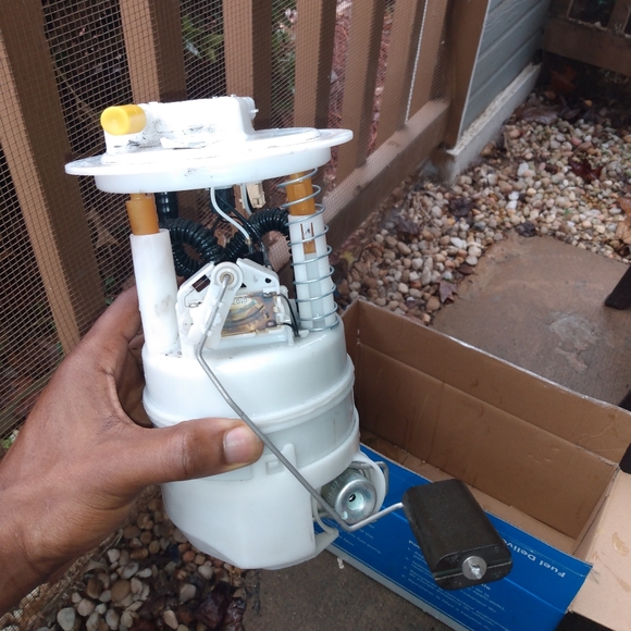 Fuel pump for a nissan - Picture 2 of 2